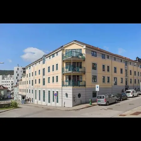Moderne Leilighet Sentralt I *